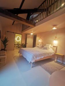 a bedroom with a large bed and a staircase at Mera Wellness B&B in America