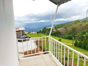 a balcony with a view of the mountains at Phumokdokmai Resort in Ban Seng Choi