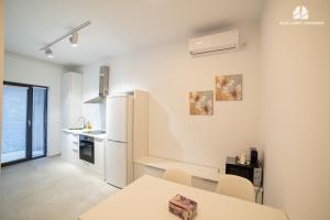 Η κουζίνα ή μικρή κουζίνα στο Milan Luxury Studio IV-Brasov#near Coresi