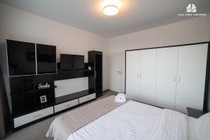 Ένα ή περισσότερα κρεβάτια σε δωμάτιο στο Milan Luxury Studio IV-Brasov#near Coresi +2 φωτογραφίες