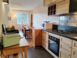 Kuchyň nebo kuchyňský kout v ubytování Le Chanterelle - Spacieux & Cocooning