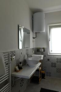 a bathroom with a sink and a mirror at B&B Lilla All'Adige in Legnago