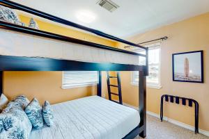 Postel nebo postele na pokoji v ubytování Retreat Gulf Views Large Deck Family Fun