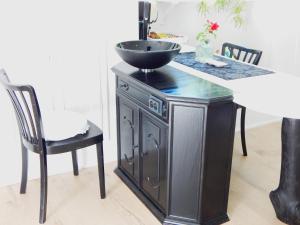 Kuchnia lub aneks kuchenny w obiekcie Ferienhaus BLACK & WHITE