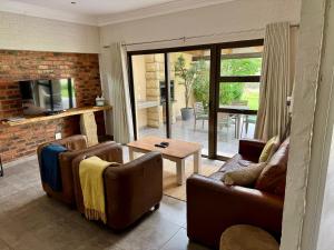 Телевизор и/или развлекательный центр в Muirfield Cottages