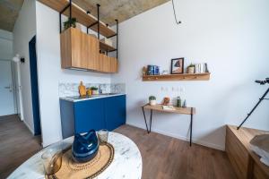 Η κουζίνα ή μικρή κουζίνα στο ECLA Genève Archamps +7 φωτογραφίες