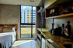 Postel nebo postele na pokoji v ubytování Flat a 50m da praia, com cozinha completa, estacionamento, recepção 24h, academia, lavanderia, Wi-Fi, mini mercado, Rooftop com piscina, churrasqueira e vista incrível + 32 fotografií