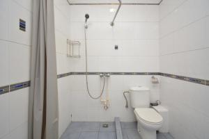 Ένα μπάνιο στο Yerevan Rooms Guest House +33 φωτογραφίες