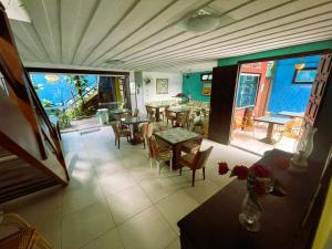 a living room with a table and chairs and a dining room at Pousada Mandala - Búzios in Búzios