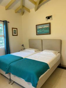 Ένα ή περισσότερα κρεβάτια σε δωμάτιο στο 24 Casa Lora +21 φωτογραφίες