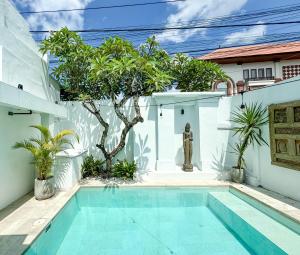 Bazén v ubytování Artful 2BR Villa w Pool & BBQ nebo v jeho okolí