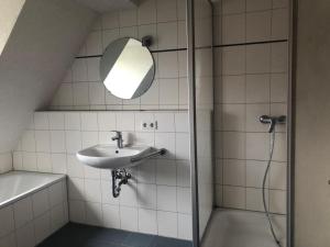 a bathroom with a sink and a mirror at Wohnung im Herzen des Weserberglandes in Holzminden