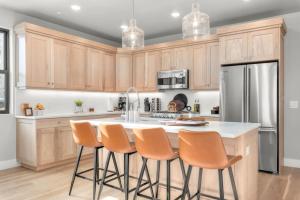 Η κουζίνα ή μικρή κουζίνα στο All Seasons, a Ski-To-Shore Chalet at Deer Valley