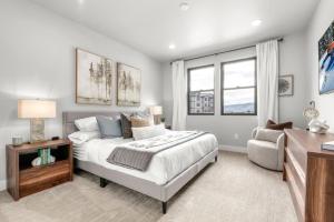 Ένα ή περισσότερα κρεβάτια σε δωμάτιο στο All Seasons, a Ski-To-Shore Chalet at Deer Valley