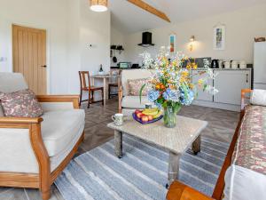 Posezení v ubytování 1 Bed in Looe 95182 + 15 fotografií