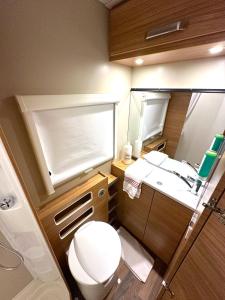 Koupelna v ubytování SwissHut Idyllic Farm Stay