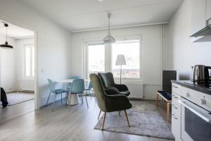a living room with a chair and a table at Convenient Apartment for 3 in Masala