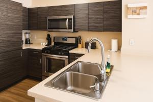 Η κουζίνα ή μικρή κουζίνα στο Cozy Home Close to Disney