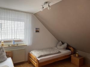 a bedroom with a bed and a window at Ferienhaus Ahoi in Hooksiel
