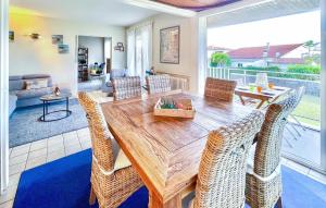 a dining room with a wooden table and chairs at Charmant Appartement Vue Mer in Saint-Georges-de-Didonne