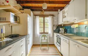 Kuchyň nebo kuchyňský kout v ubytování 3 Bedroom Lovely Home In Torsby + 12 fotografií