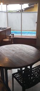 Swimmingpoolen hos eller tæt på Casa Espaçosa e Confortável