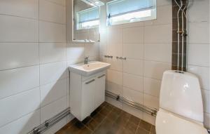 Koupelna v ubytování Gorgeous Home In Byxelkrok With Wifi + 7 fotografií