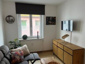 a living room with a couch and a window at Ferienwohnung P5 in Schmölln