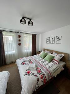 Ένα ή περισσότερα κρεβάτια σε δωμάτιο στο Agropensiunea Autentic