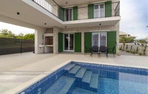 Bazén v ubytování Beautiful Home In Privlaka nebo v jeho okolí + 20 fotografií