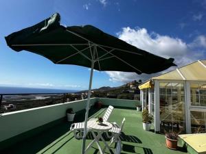 Balkón nebo terasa v ubytování CHL Mayoysa, La Palma Breña Baja + 16 fotografií