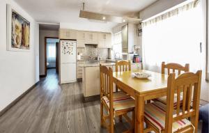 a kitchen and dining room with a table and chairs at Stunning Apartment In Moncofa With Swimming Pool in Moncófar