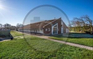 una gran casa de ladrillo con techo abuhardillado en Gorgeous Apartment In Hemmet With Sauna, en Falen 8 fotos más