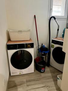 a microwave oven sitting on top of a microwave at Maison chic et paisible, terrasse, spa et campagne in Merceuil