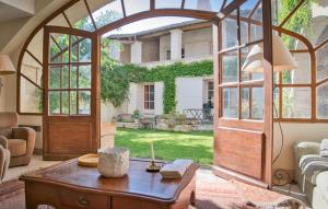 Posezení v ubytování Awesome Home In Nages Et Solorgues + 22 fotografií