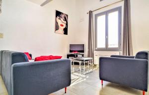 Et opholdsområde på 3 Bedroom Lovely Apartment In Uzès + 14 billeder