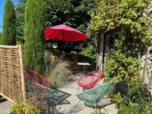 Jardín al aire libre en Les Gites des Chats - réservation de La maison des chats et du Loft de la Maison des chats