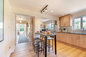 Kuchyň nebo kuchyňský kout v ubytování 4 Bed in Woolage Green oc-f29907