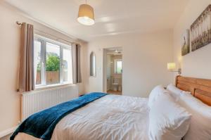 Postel nebo postele na pokoji v ubytování 4 Bed in Woolage Green oc-f29907