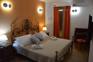 Postel nebo postele na pokoji v ubytování Papà Vulcano - Oasi di Pietra + 25 fotografií