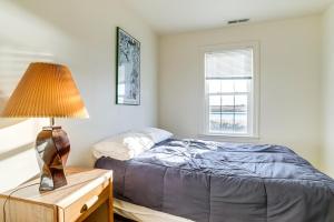 Postel nebo postele na pokoji v ubytování Eastern Shore Group Getaway! Riverfront Home