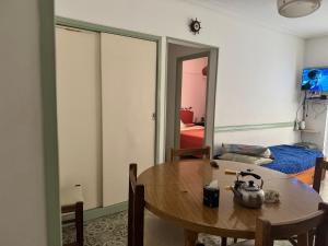 a dining room with a table and a bedroom at Departamento al mar in Miramar