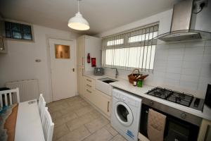 Η κουζίνα ή μικρή κουζίνα στο The Lower Deck +24 φωτογραφίες