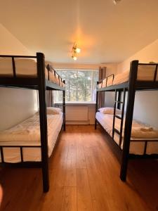 Ένα ή περισσότερα κρεβάτια σε δωμάτιο στο Kot Guesthouse