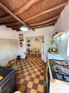 Η κουζίνα ή μικρή κουζίνα στο Chambre privée de charme au cœur de la ville