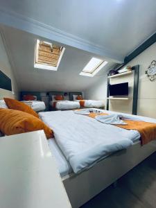 Ένα ή περισσότερα κρεβάτια σε δωμάτιο στο Taksim Premium Gold hotel