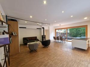 TV a/nebo společenská místnost v ubytování Höhenblick Klosterneuburg