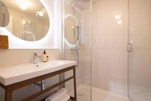 a bathroom with a sink and a shower at Best Western Plus Hotel les Rives du Ter in Larmor-Plage