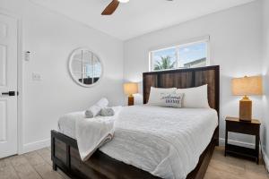 Ένα ή περισσότερα κρεβάτια σε δωμάτιο στο Heated Pool Home - Mini Golf & Soccer & Firepit +44 φωτογραφίες