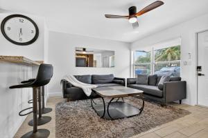 Χώρος καθιστικού στο Heated Pool Home - Mini Golf & Soccer & Firepit